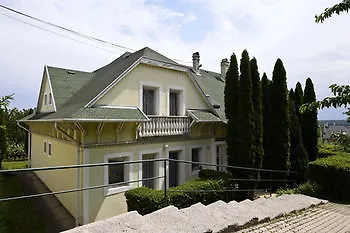 Rubinia 3*