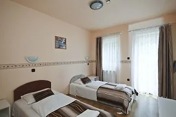 Rubinia 3*