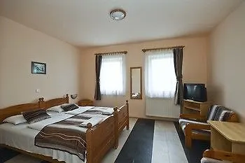 Rubinia 3*